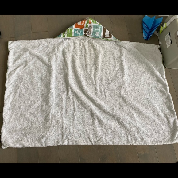 Dwell Studio Large hooded towel - Picture 5 of 6